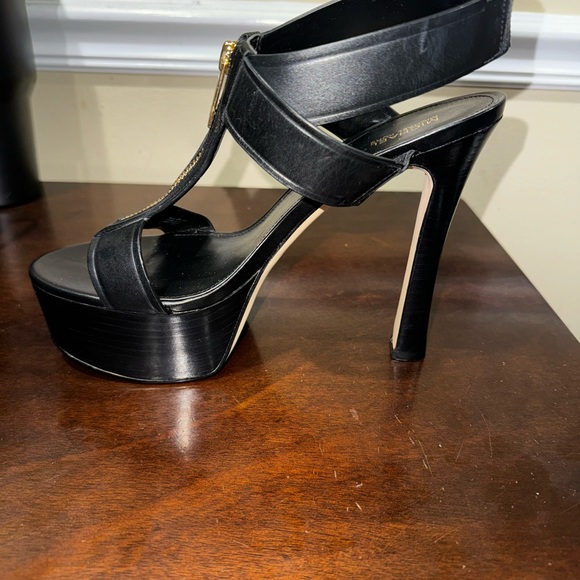 Brand New Size 9 Black colored Michael Kors Heels - Picture 3 of 4